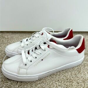 NWT Tommy Hilfiger Sneakers size 7